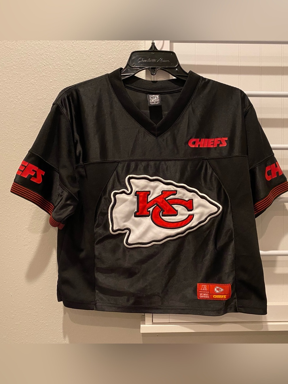 Women’s size medium cropped jersey